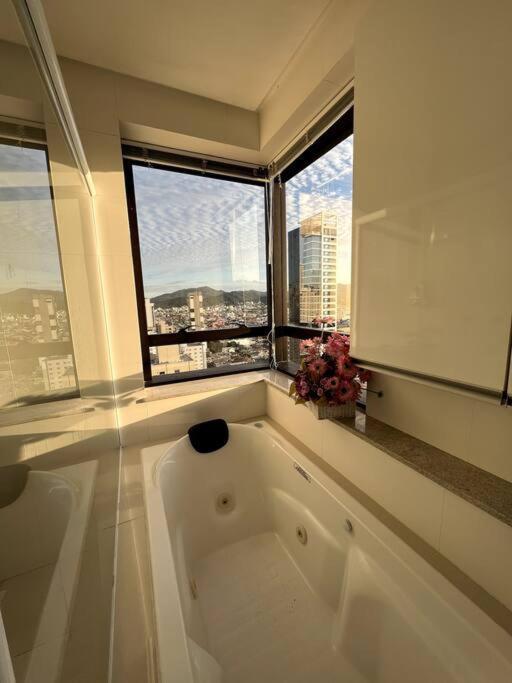 Apartamento No Centro, Com Vista Mar E Cristo Luz Balneário Camboriú Exterior foto